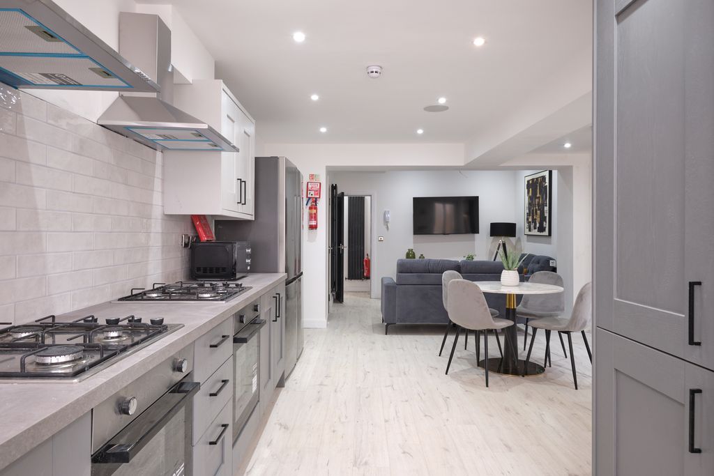 9 bed shared accommodation to rentGore Terrace, Swansea SA1 photo 5