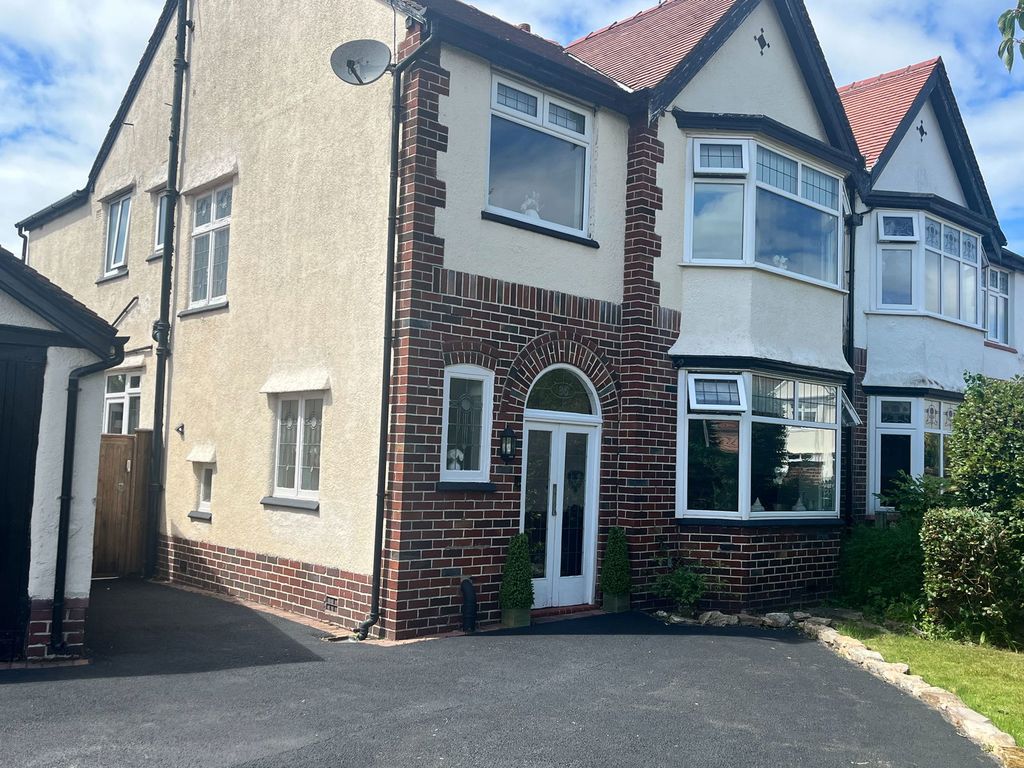 4 bed semi-detached house to rentOpen Golf 2026 - Dunbar Crescent, Birkdale PR8