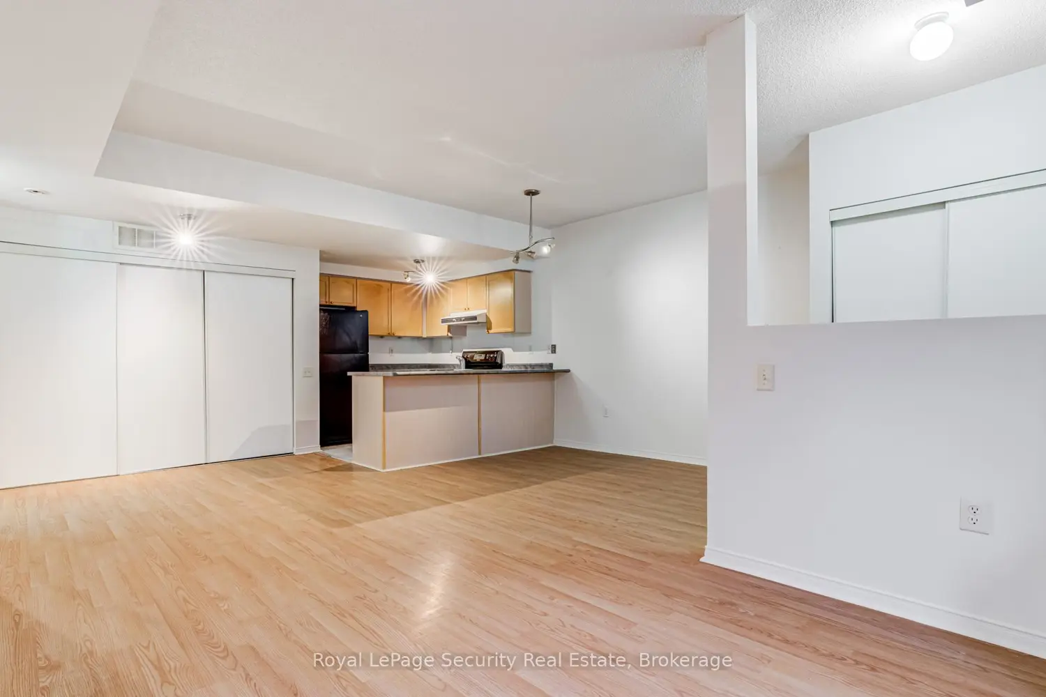 Additional image 15 of 760 Lawrence Avenue 137