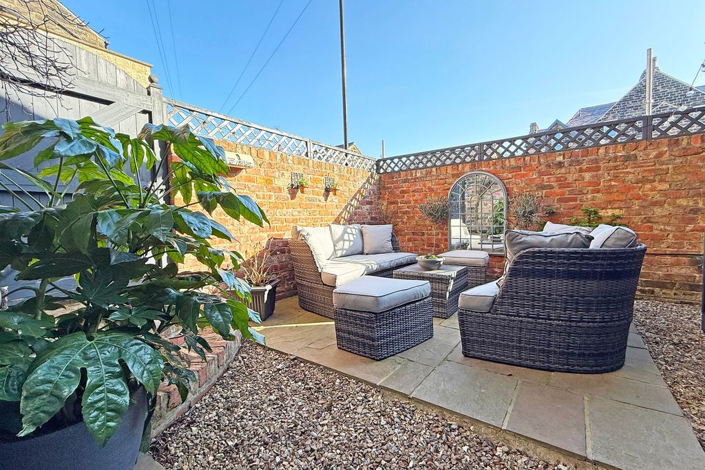 Additional image 19 of 5 bed property to rentWest End Avenue, Harrogate HG2