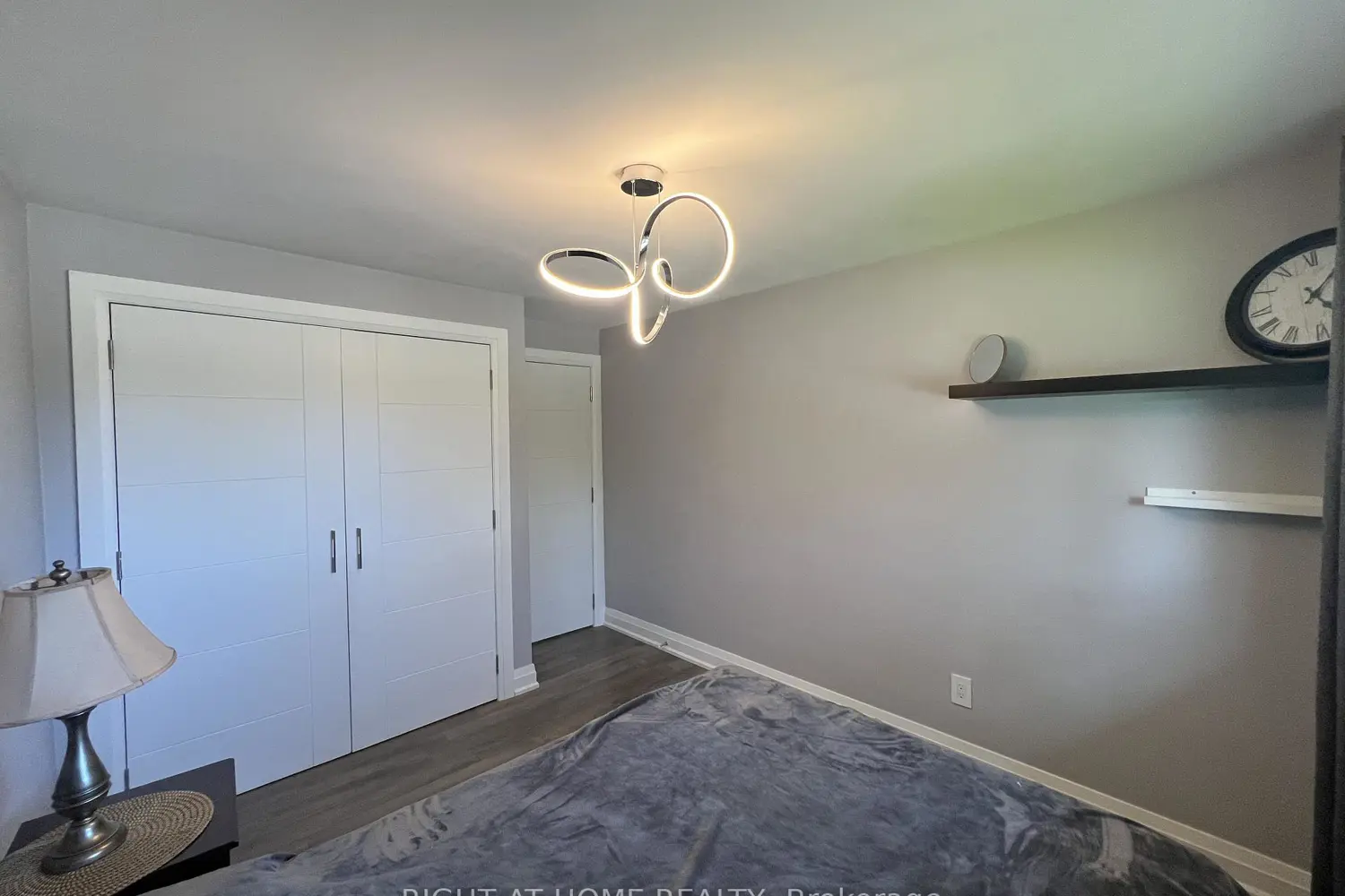 310 Admiral Road photo 4
