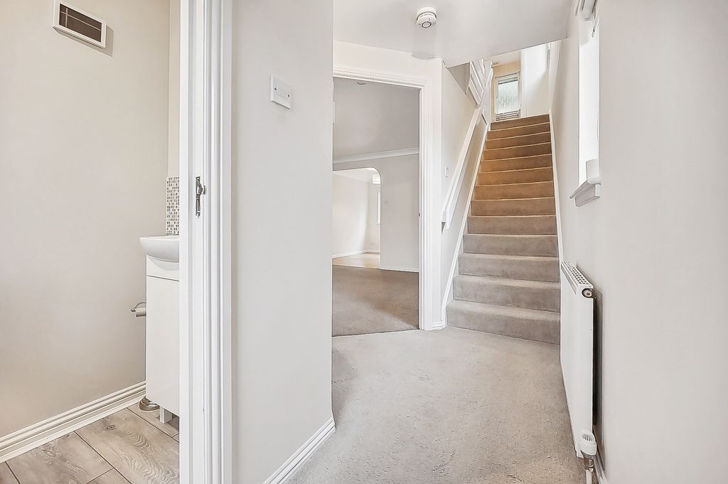 Additional image 2 of 3 bed semi-detached house to rentBrent Road, Glasgow, Glasgow G46