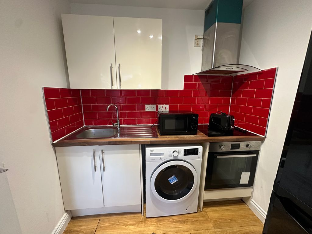 3 bed flat to rentWestcotes Drive, Leicester LE3