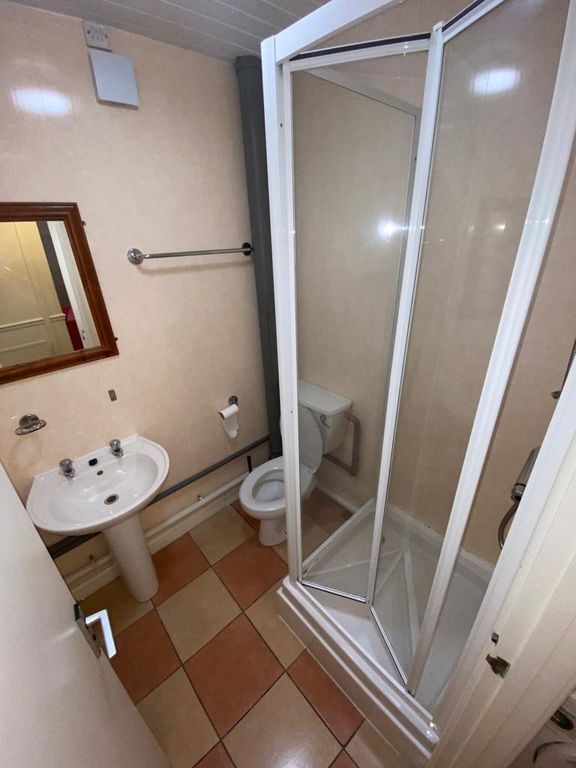 2 bed flat to rentStow Hill, Treforest, Pontypridd CF37