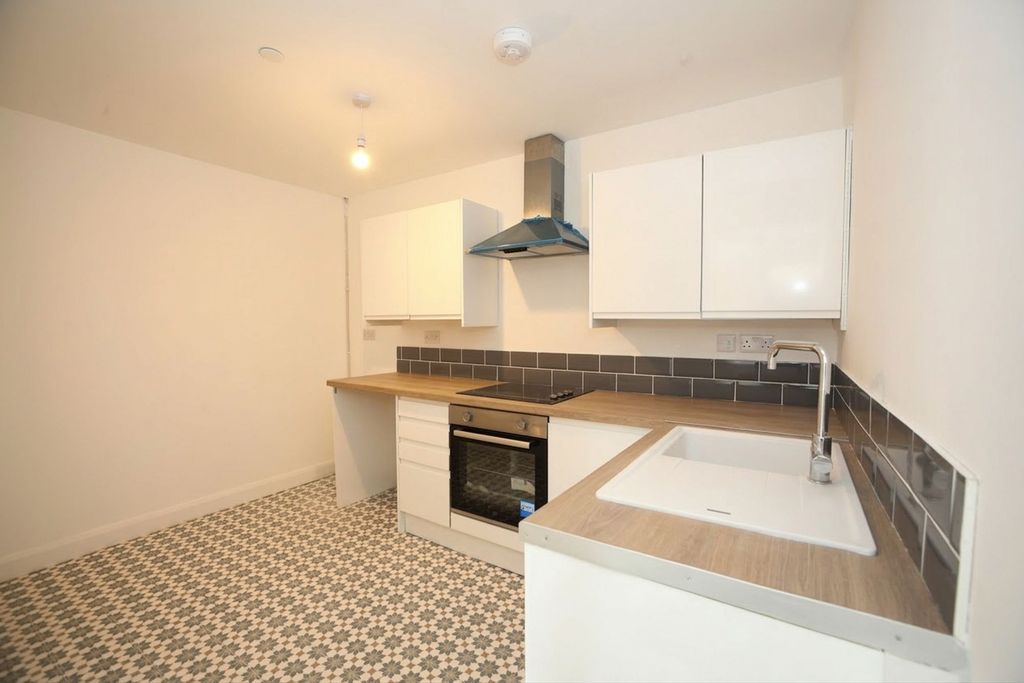 Studio to rentBute Street, Treherbert CF42 photo 3