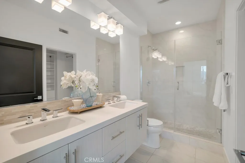 Additional image 14 of 10832 W Riverton Court, North Hollywood, CA 91602