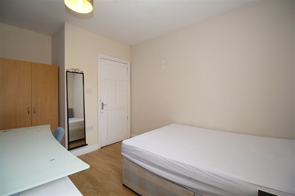 Additional image 19 of 9 bed town house to rentKnightthorpe Road, Loughborough LE11