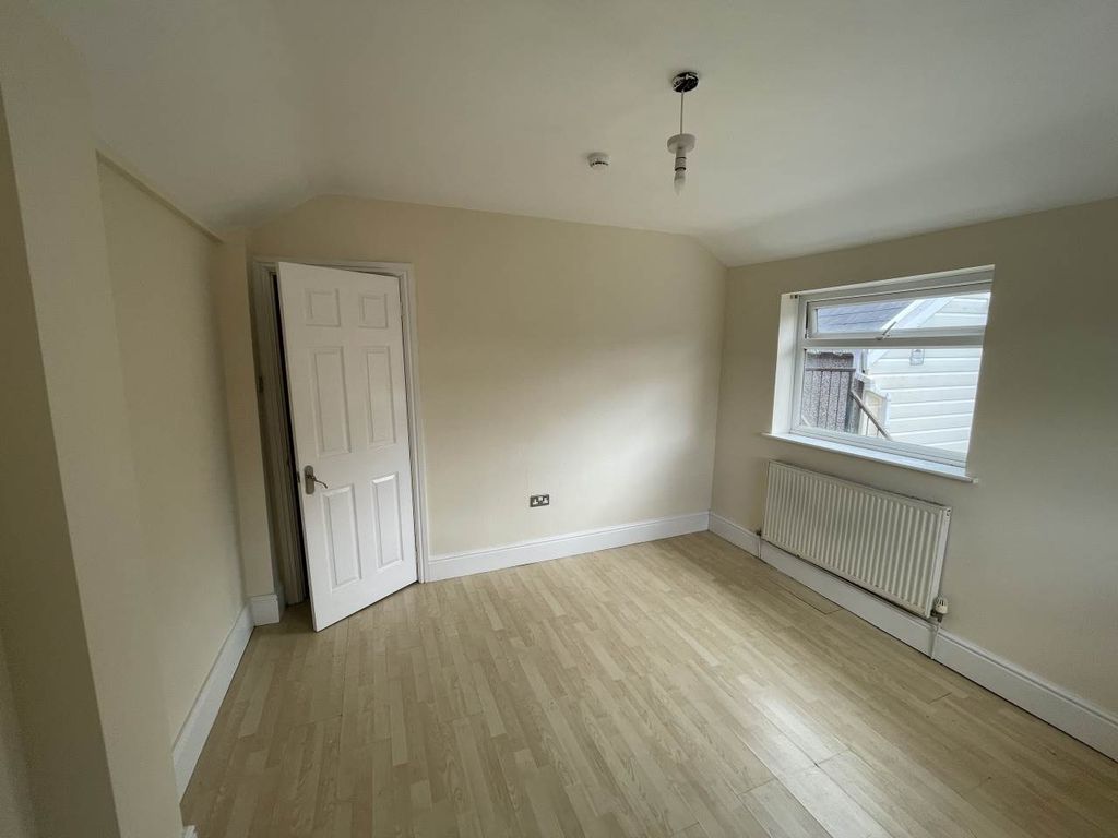 Additional image 3 of 2 bed flat to rentLondon Road, Neath SA11