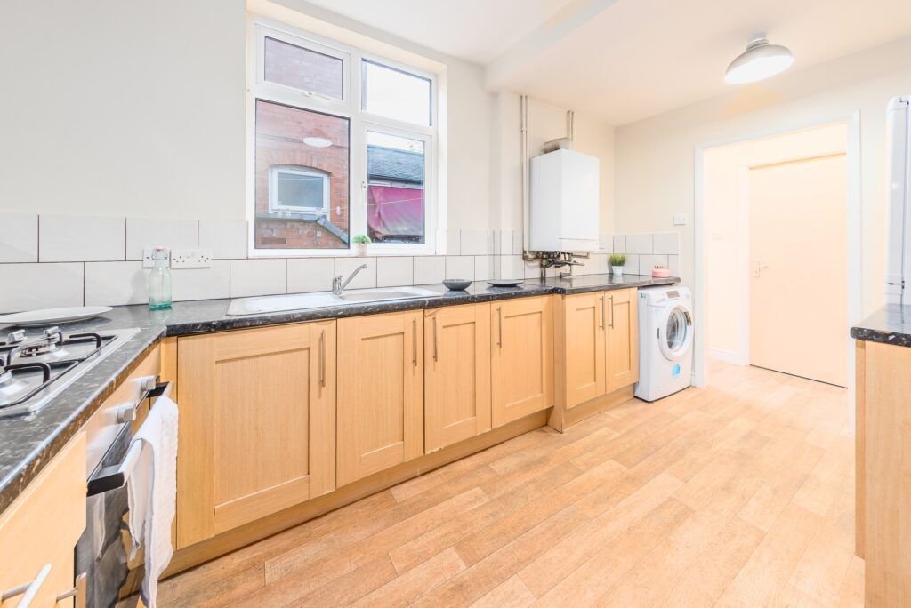 Additional image 4 of 6 bed terraced house to rentFosse Road South, Leicester LE3