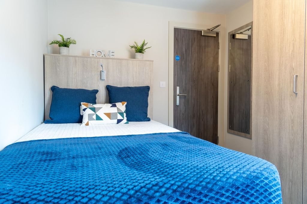 Additional image 6 of 6 bed flat to rentGloucester Road, Bristol BS7
