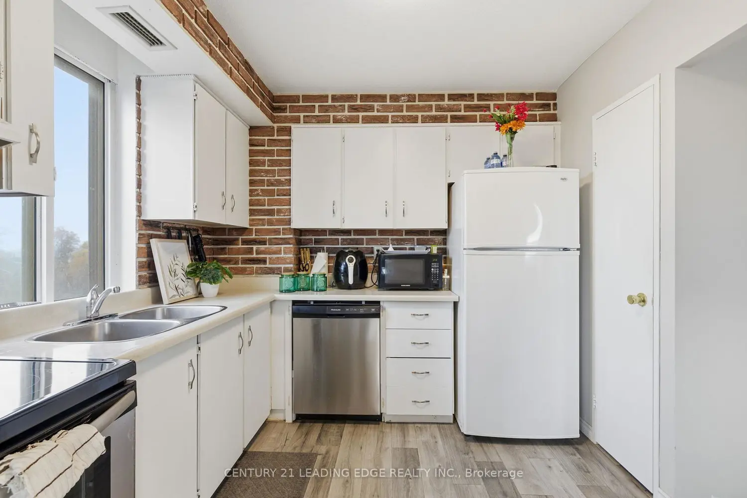 Additional image 7 of 301 Frances Avenue 407