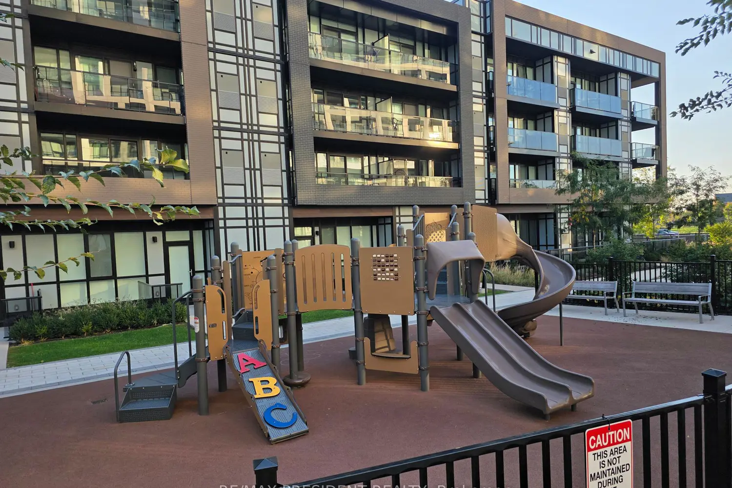 Additional image 18 of 60 George Butchart Drive 112