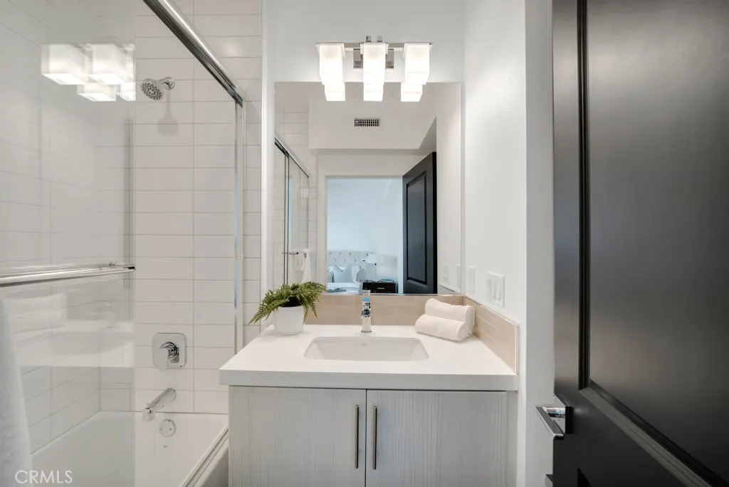 Additional image 27 of 10832 W Riverton Court, North Hollywood, CA 91602