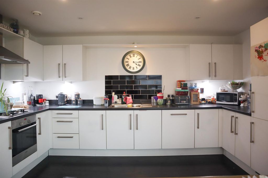 Additional image 5 of 2 bed flat to rentNewfoundland Way, Portishead, Bristol BS20