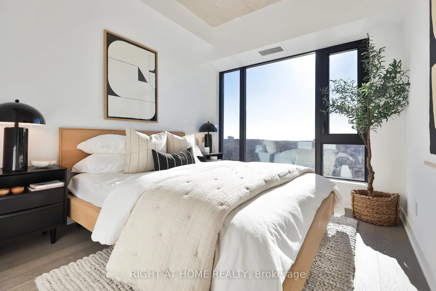 Additional image 11 of 2720 Dundas Street 604