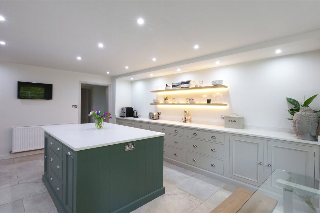 Additional image 6 of 7 bed detached house to rentThe Park, Cheltenham, Gloucestershire GL50