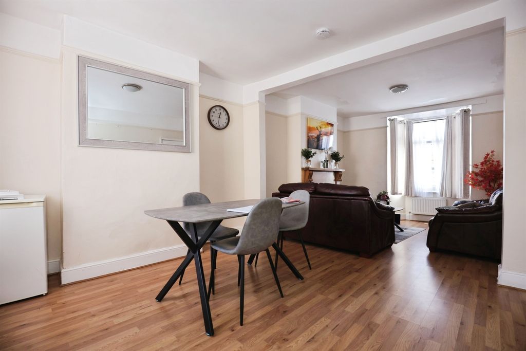 Additional image 6 of 3 bed flat to rentMilitary Road, Northampton NN1