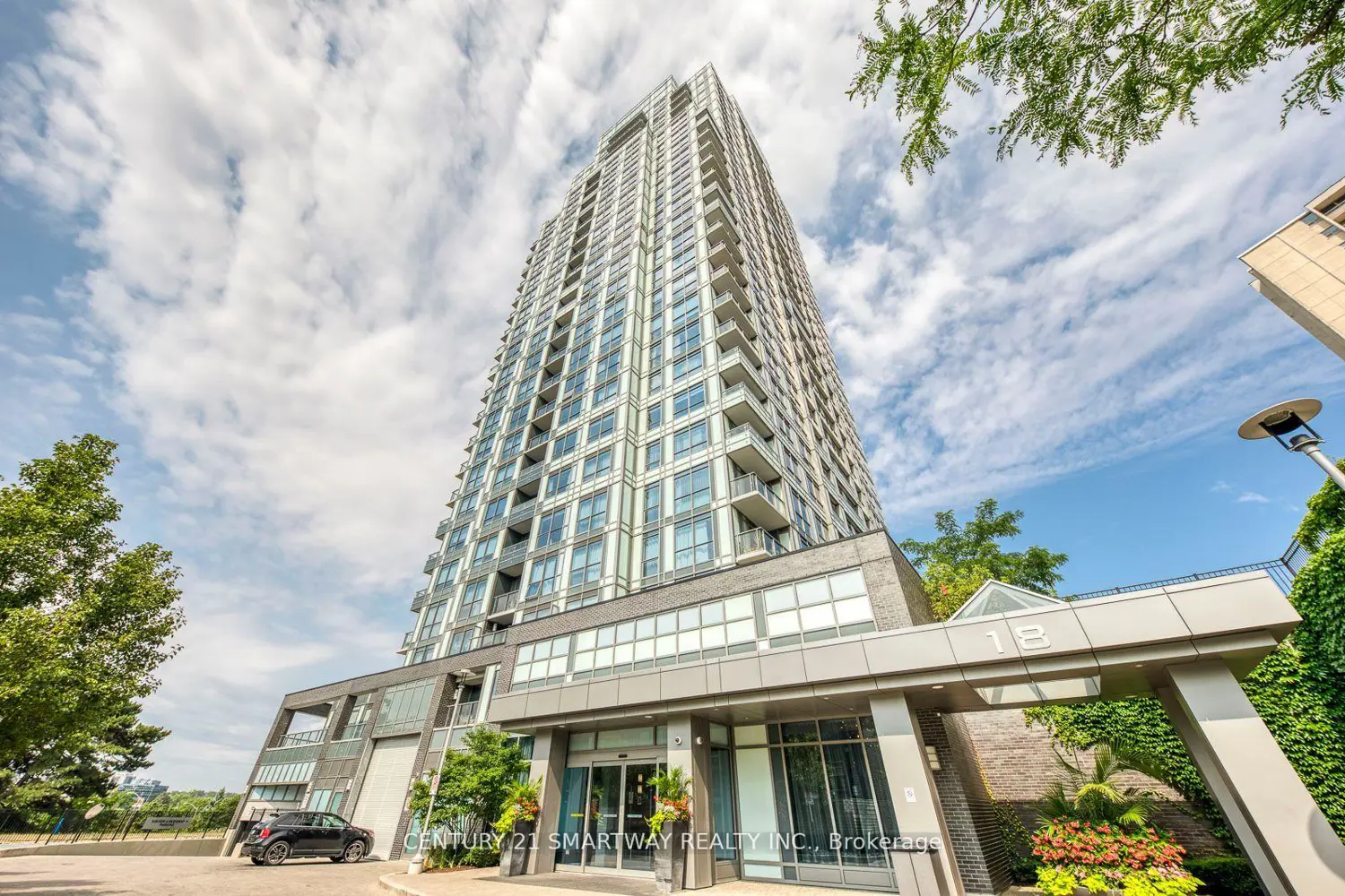 18 Graydon Hall Drive 905