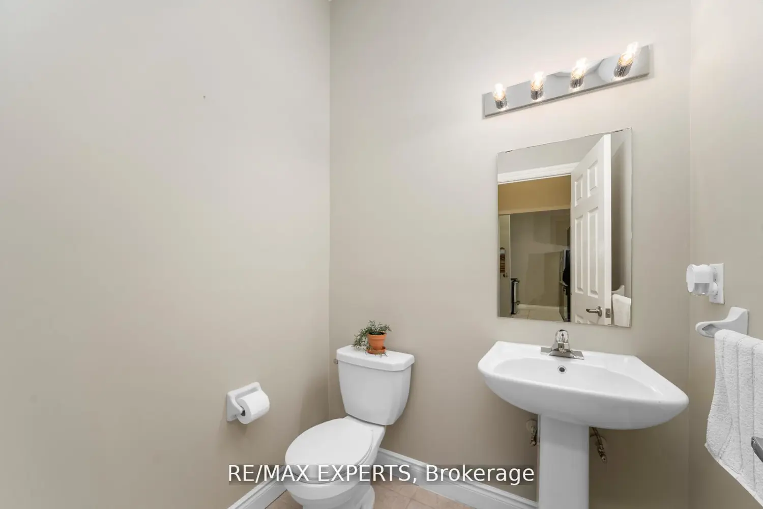 Additional image 7 of 10211 Keele Street 105