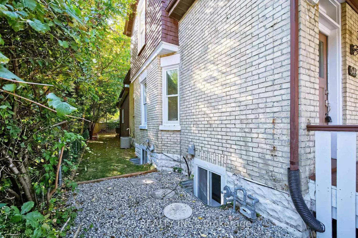 Additional image 16 of 549 Quebec Street