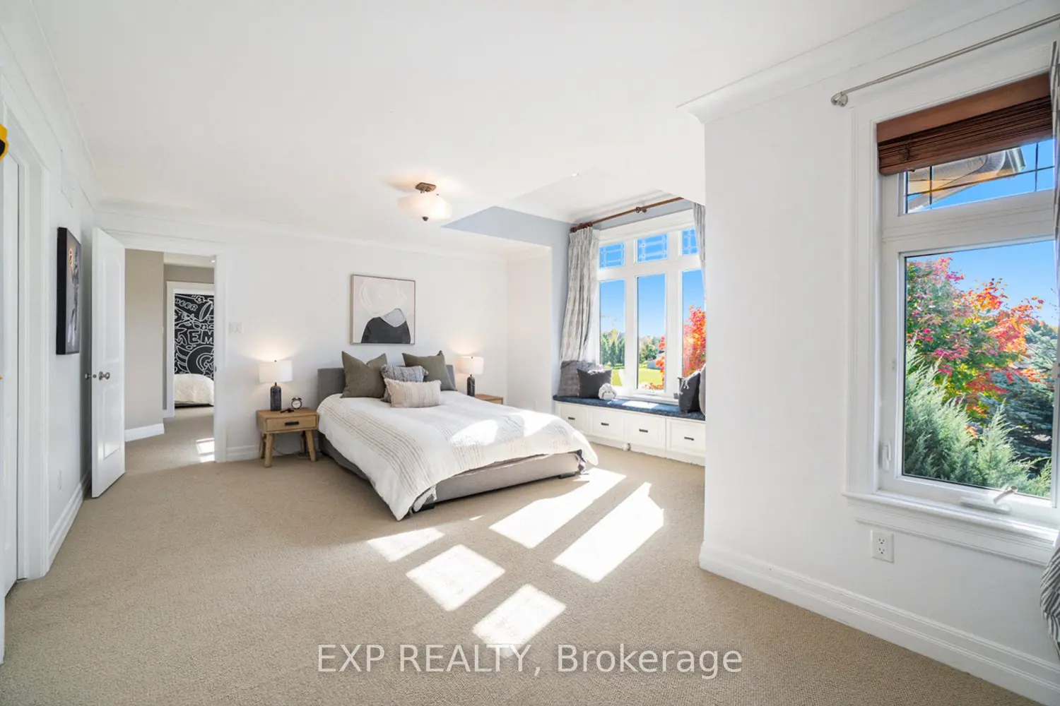 450 Lockmaster Crescent photo 4