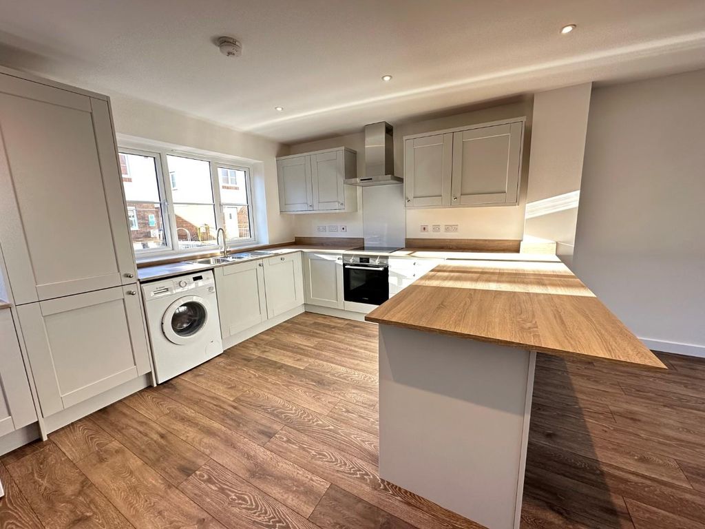 Additional image 4 of 3 bed detached house to rentHarborough Road North, Kingsthorpe, Northampton NN2