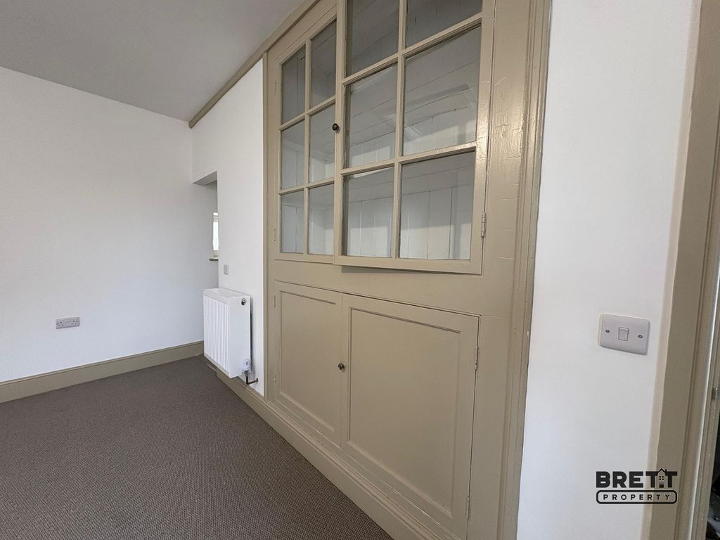 Additional image 5 of 2 bed flat to rentFlat 2, 27 Main Street, Pembroke, Pembrokeshire. SA71
