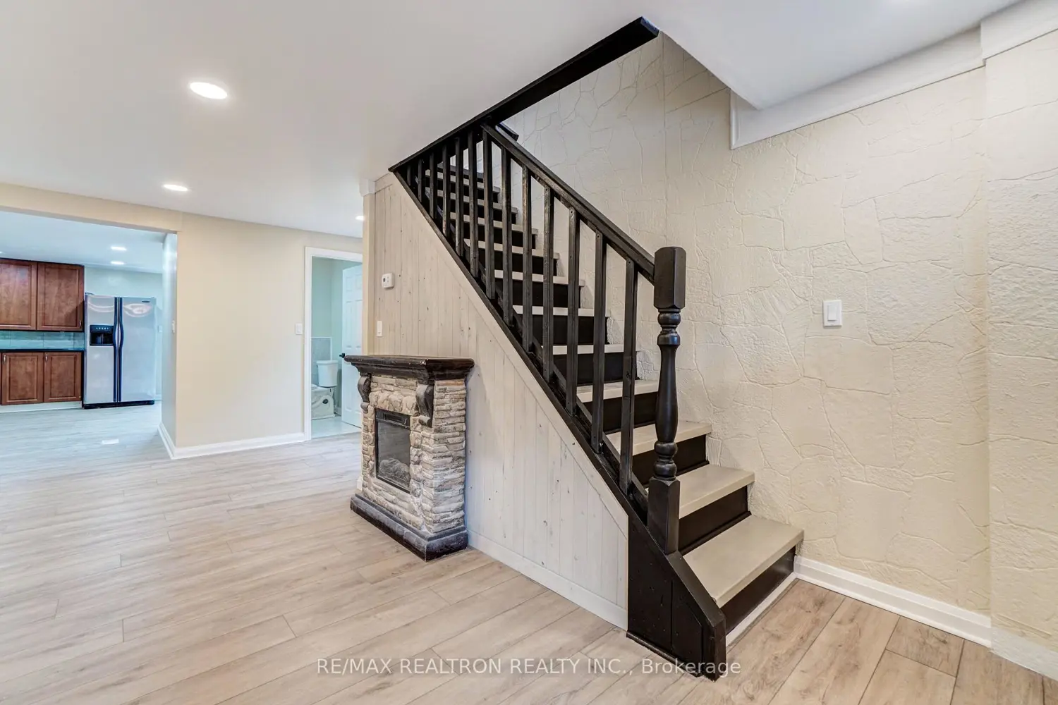 Additional image 17 of 26 State Street