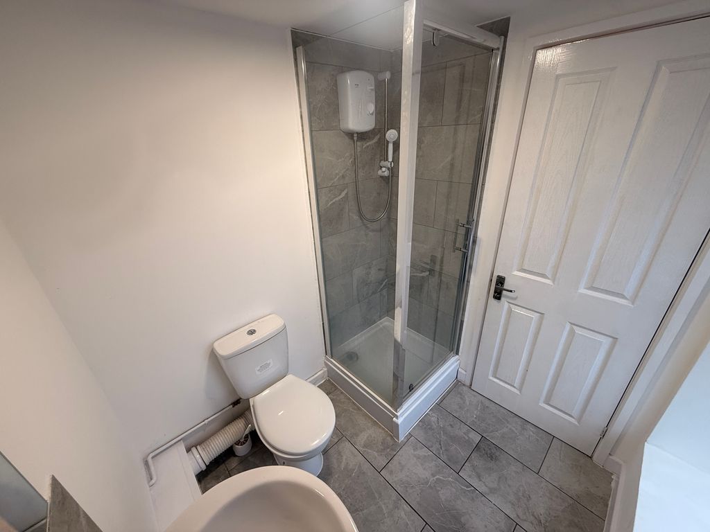 Additional image 8 of 2 bed flat to rentSilver Street, Kettering NN16