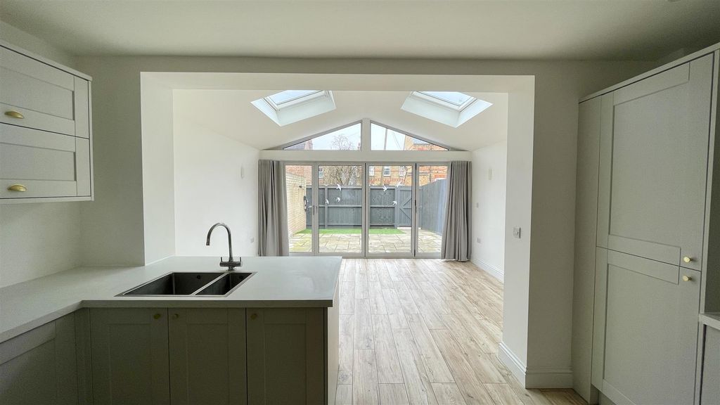 Additional image 5 of 4 bed semi-detached house to rentConduit Road, Stamford PE9