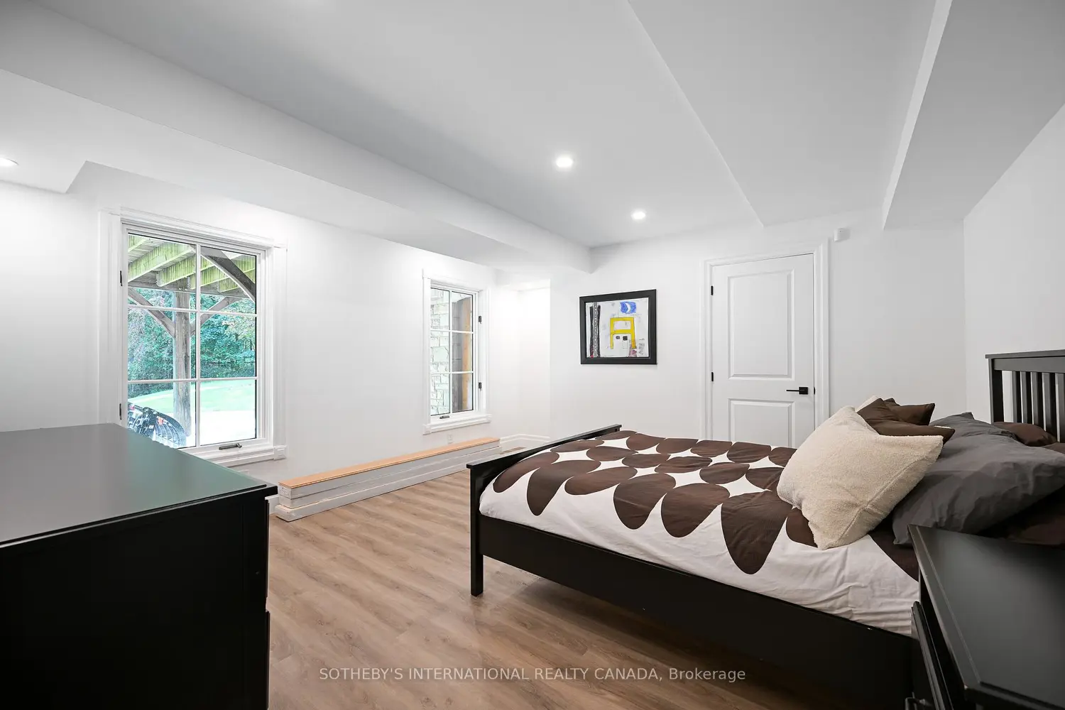 Additional image 12 of 2376 #8 Sideroad