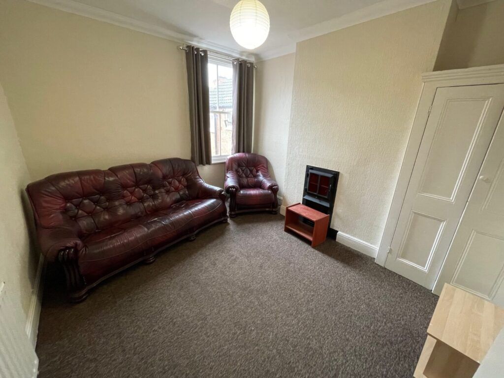 Additional image 2 of 3 bed flat to rentHinckley Road, Leicester LE3