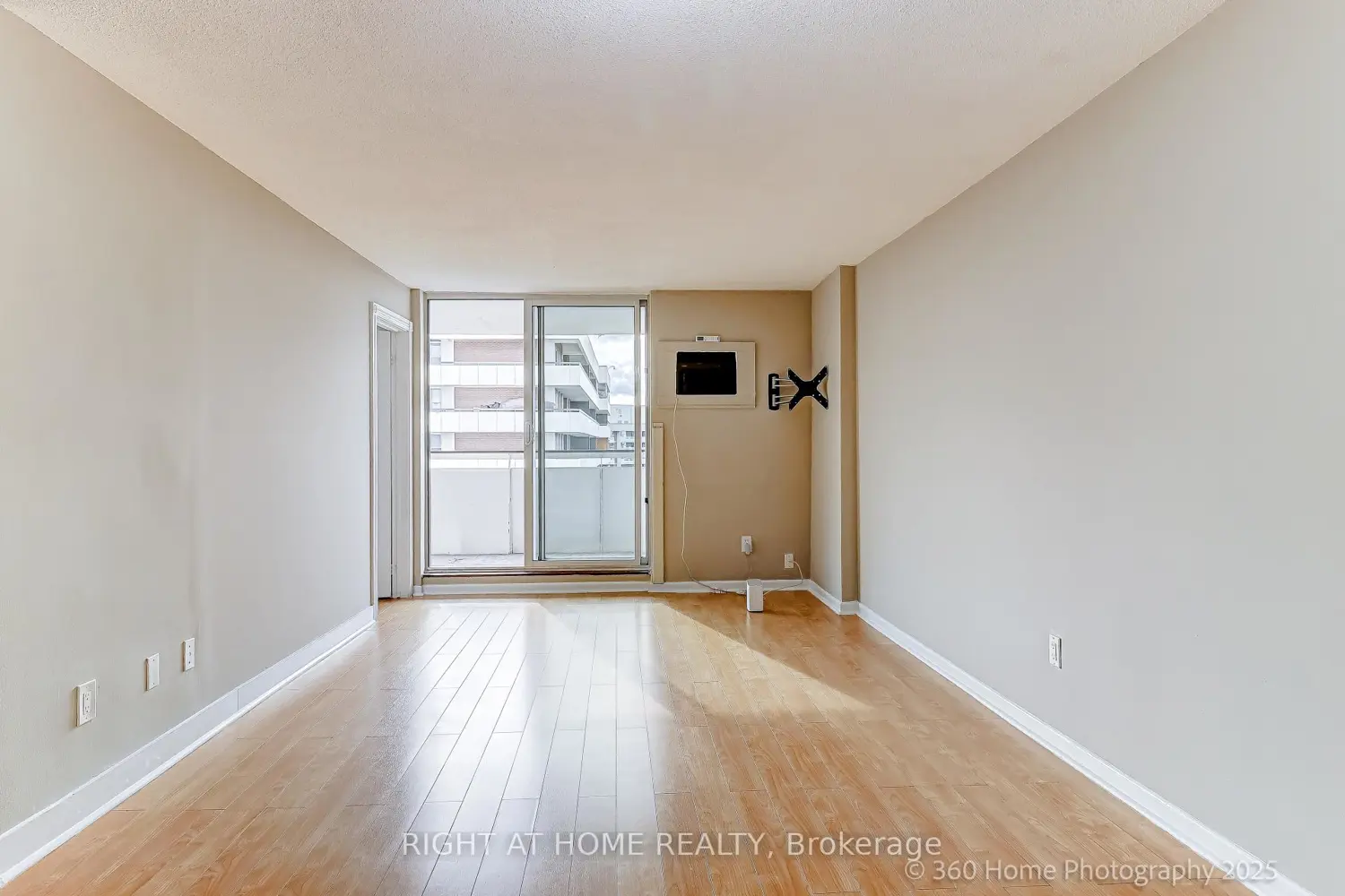 Additional image 10 of 1 Royal Orchard Boulevard 1107