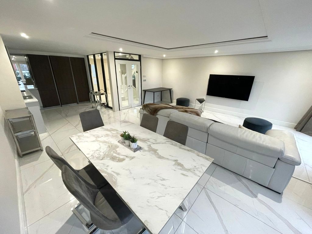Additional image 2 of 3 bed flat to rentWharfside Street, Birmingham, West Midlands B1