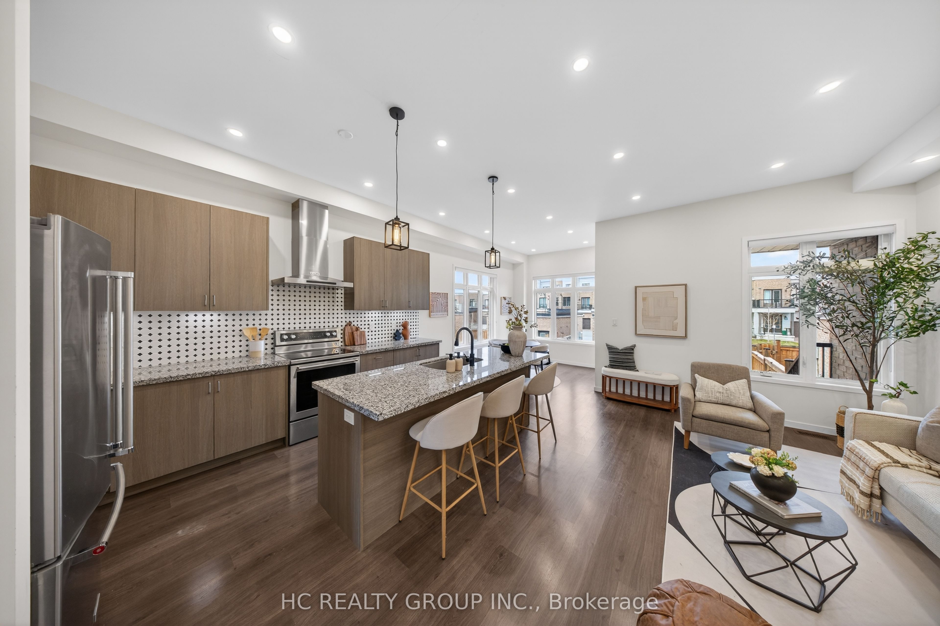 1240 Wellington Street E, Aurora, ON, L4G 2C9