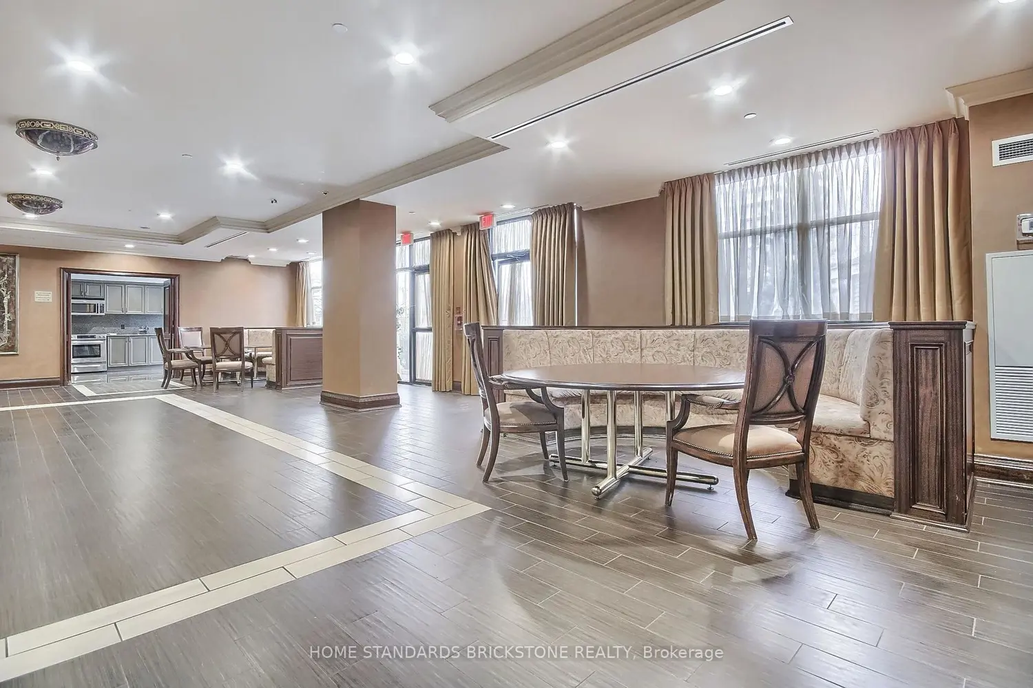 Additional image 19 of 9225 Jane Street 115