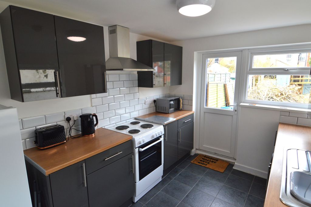 Additional image 4 of Room to rentFarebrother Street, Grimsby DN32