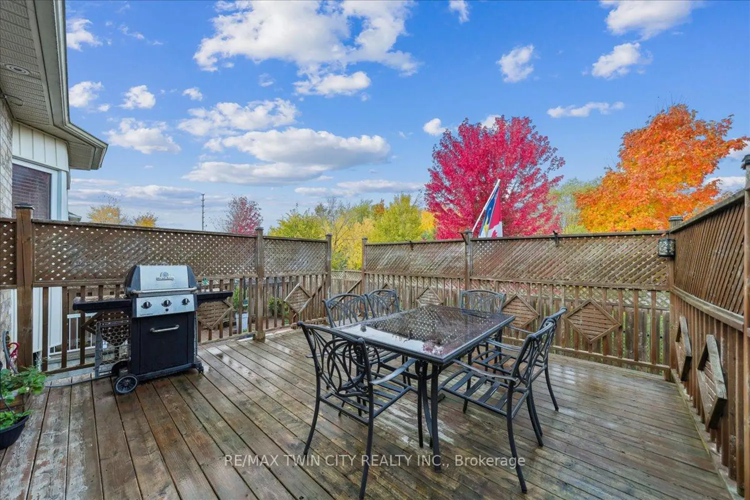 Additional image 17 of 52 Mistycreek Crescent