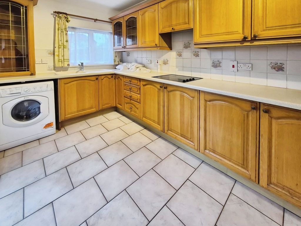 Additional image 4 of 3 bed terraced house to rentOak Street, Newport NP19