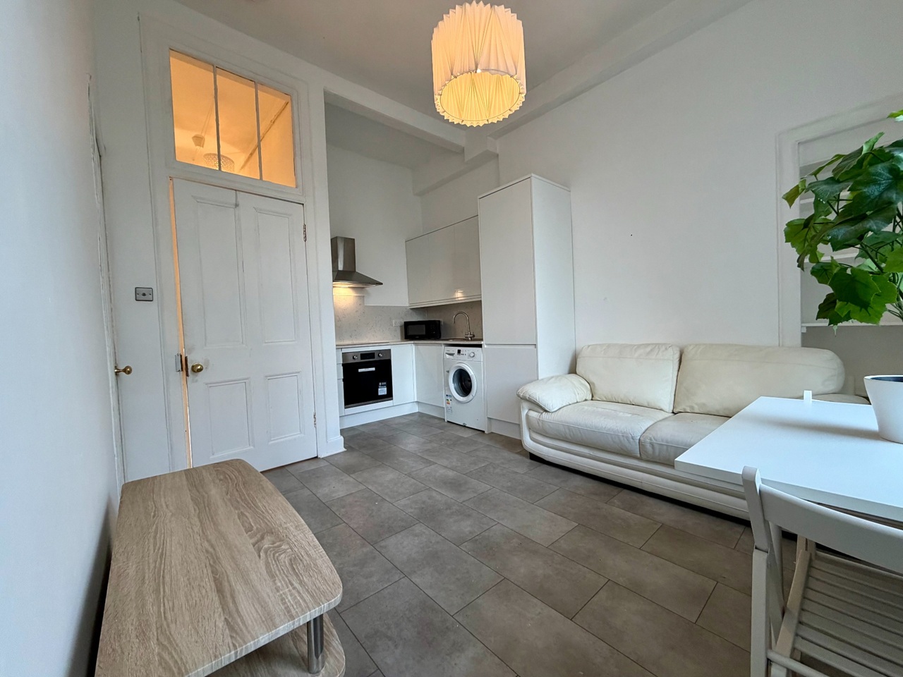2 Bed Flat, Montgomery St, EH7, N1 7GU