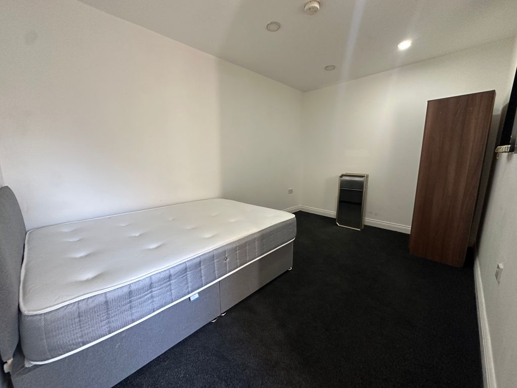 Additional image 12 of 3 bed flat to rentWestcotes Drive, Leicester LE3