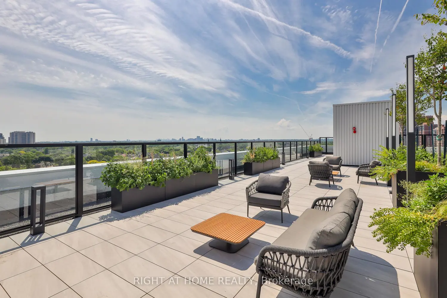 Additional image 16 of 2720 Dundas Street 604