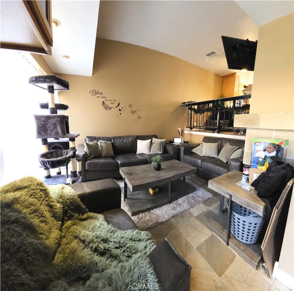 Additional image 5 of 27657 Ironstone Drive Unit 2, Canyon Country, CA 91387