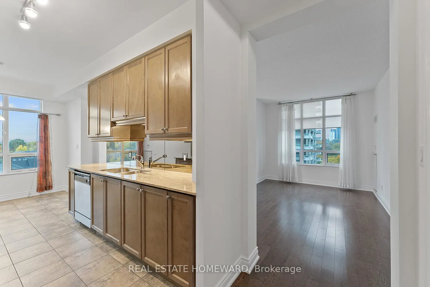 Additional image 3 of 10 Bloorview Place 714