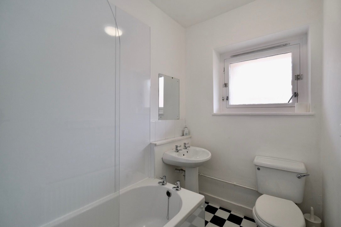 Additional image 10 of 3 Bed Flat, Thornwood, G11, N1 7GU