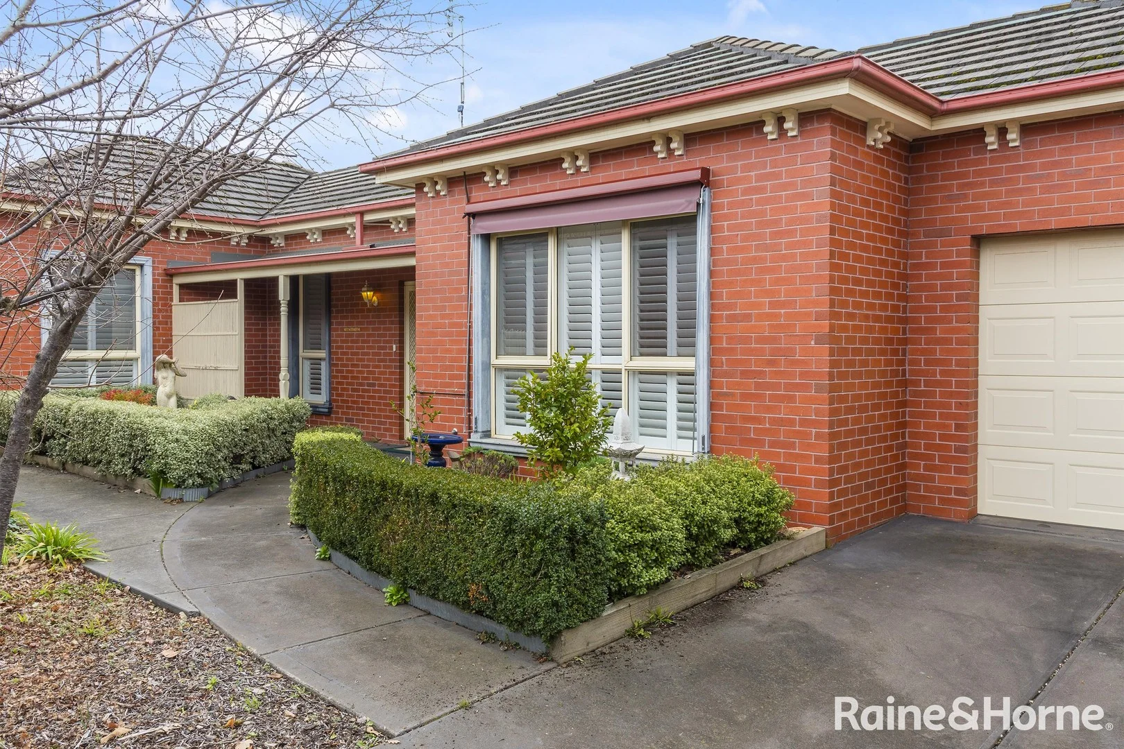 4/49 Brantome Street, Gisborne VIC 3437