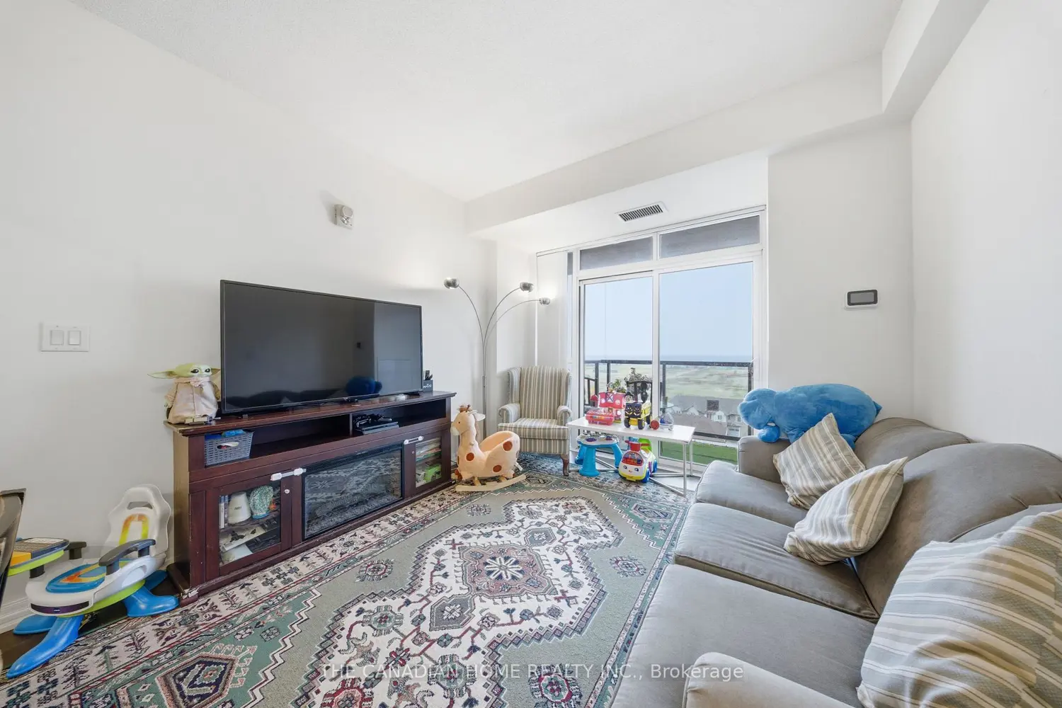 Additional image 8 of 560 North Service Road 707