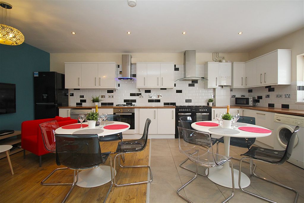 Additional image 7 of 9 bed town house to rentCarington Street, Loughborough LE11