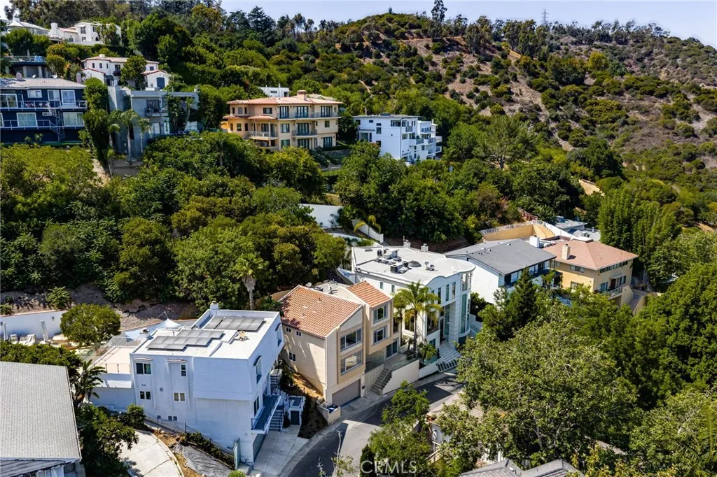 Additional image 55 of 3751 Prestwick Dr, Los Angeles, CA 90027