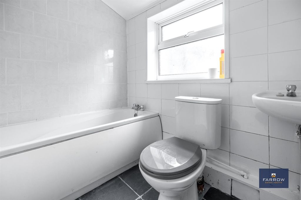 Additional image 8 of 3 bed terraced house to rentCastle Street, Grimsby DN32